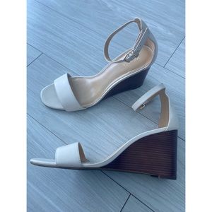 MICHAEL KORS WEDGE SANDAL LIKE NEW